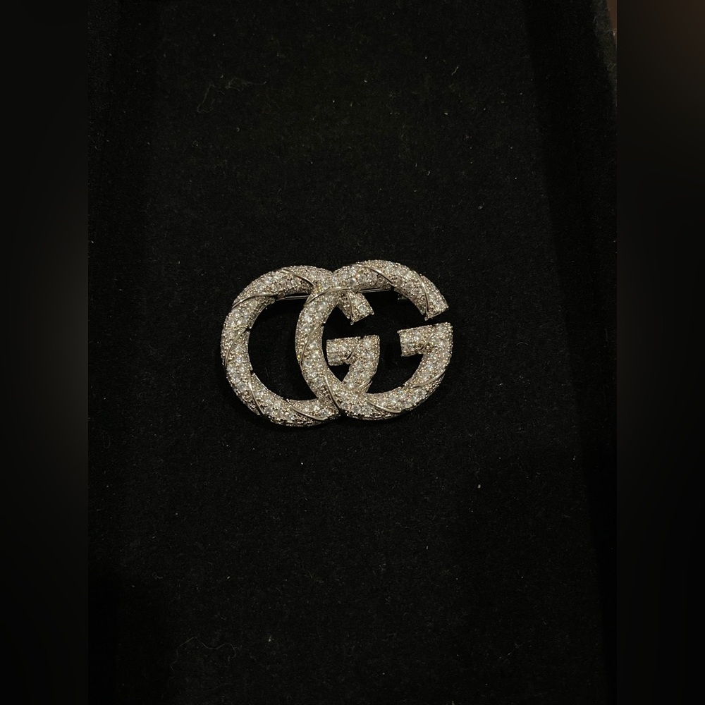 Fashion Jewelry Stamped Sparkling Silver Double G Brooch